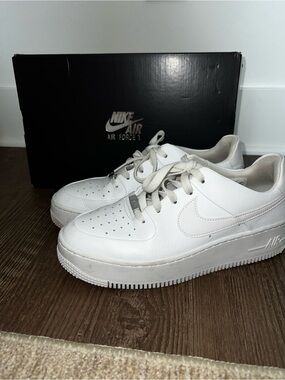 Nike White Low-Top Air Force 1 Sneakers
